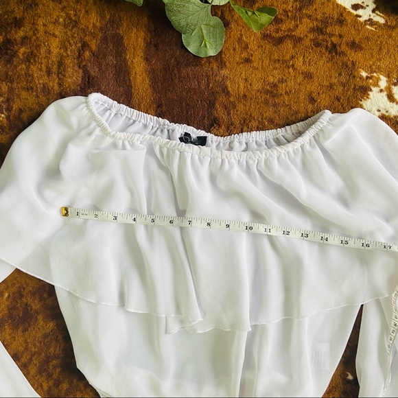SOLD ✨ White Off the Shoulder Bell Sleeve Crop Top - Picture 3 of 5